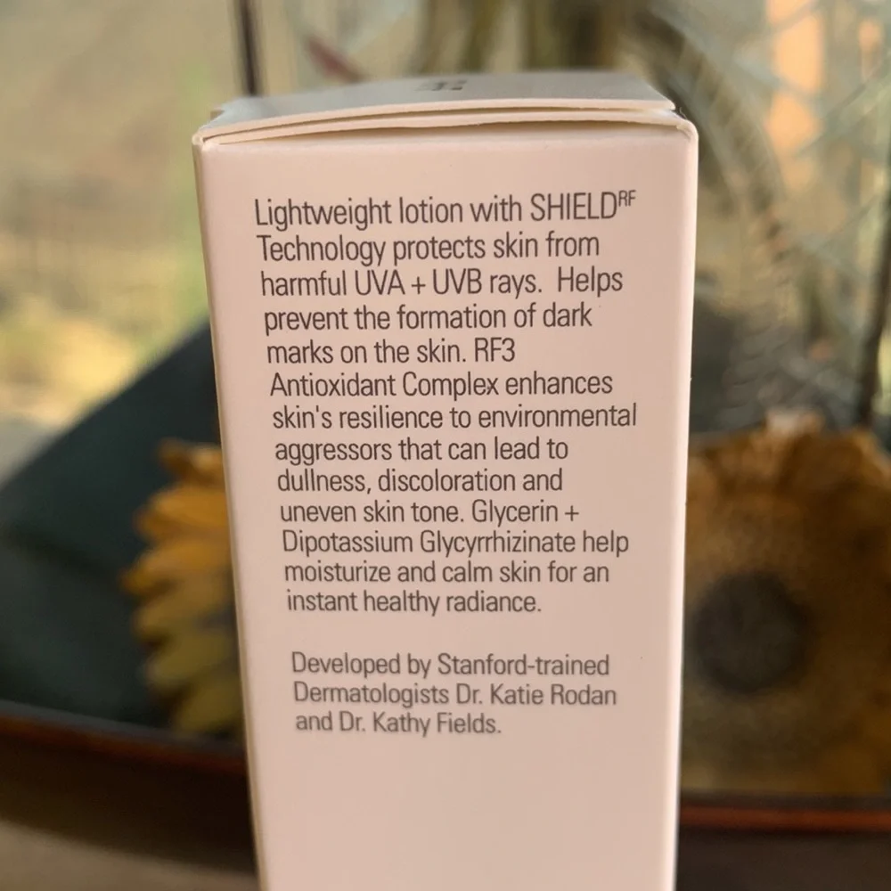 NIB Rodan + Fields REVERSE Brightening Defense Fluid Lotion Step 3 am - Picture 2 of 5